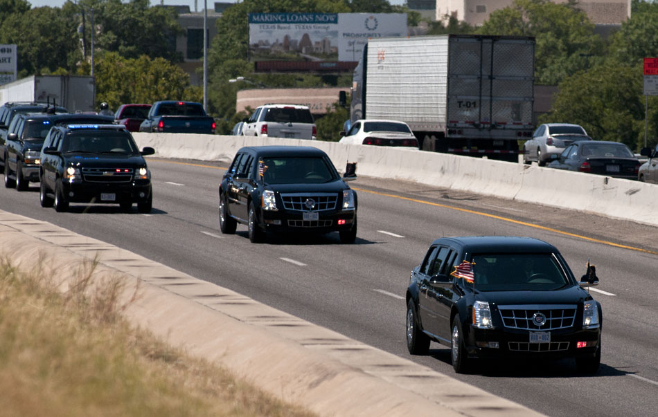 The presidential motorcade carries President Barack Obama and others North on I-35 near the off ramp for Riverside Drive as Obama makes his way to the Four Seasons for a fundraiser on Monday, Aug. 9, 2010.