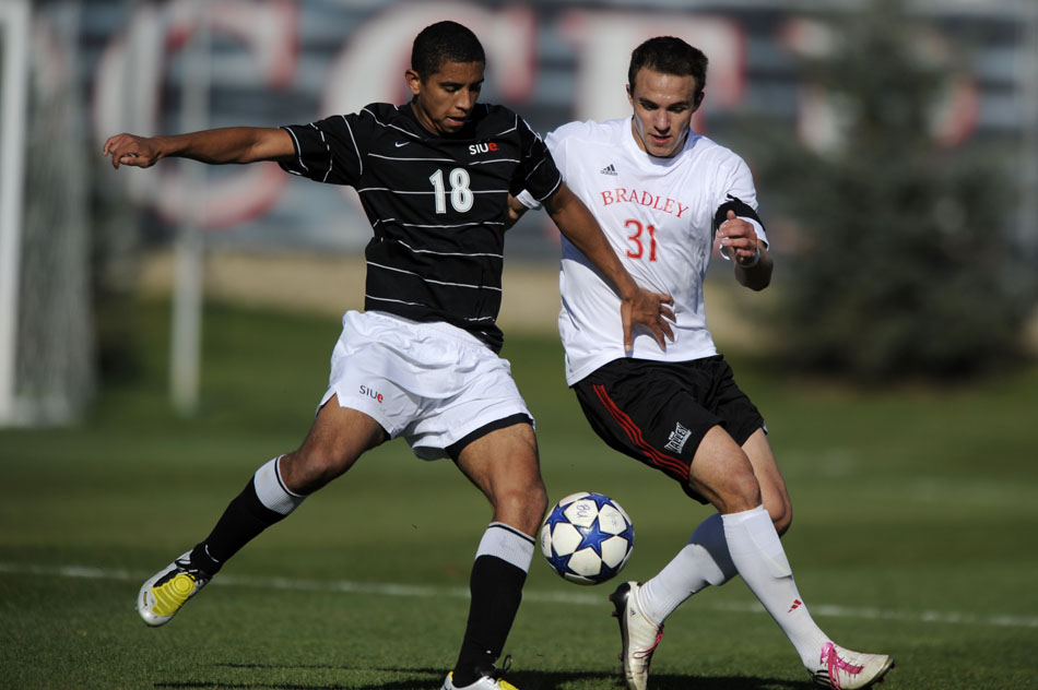 Bradley's Mike Hnat (31) plays the ball against SIU Edwardsville's Jordan Barnes during a game on Sunday, Nov. 14, 2010, at Shea Stadium.