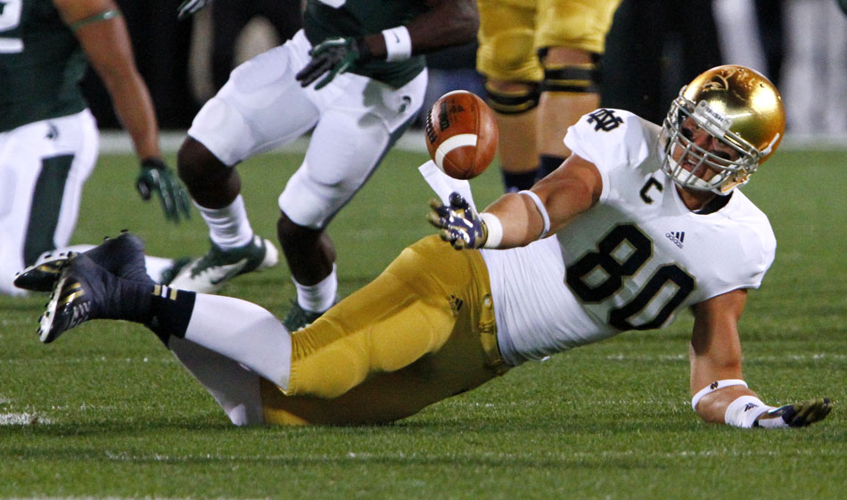 Notre Dame tight end Tyler Eifert drops the ball in the first half of a NCAA college football game against Michigan State on Saturday, Sept. 15, 2012, in East Lansing, Mich. (James Brosher/South Bend Tribune)