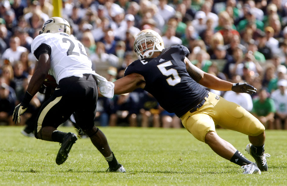 Purdue running back Akeem Shavers slips past Notre Dame linebacker Manti Te'o during a NCAA college football game on Saturday, Sept. 8, 2012, at Notre Dame. (James Brosher/South Bend Tribune)