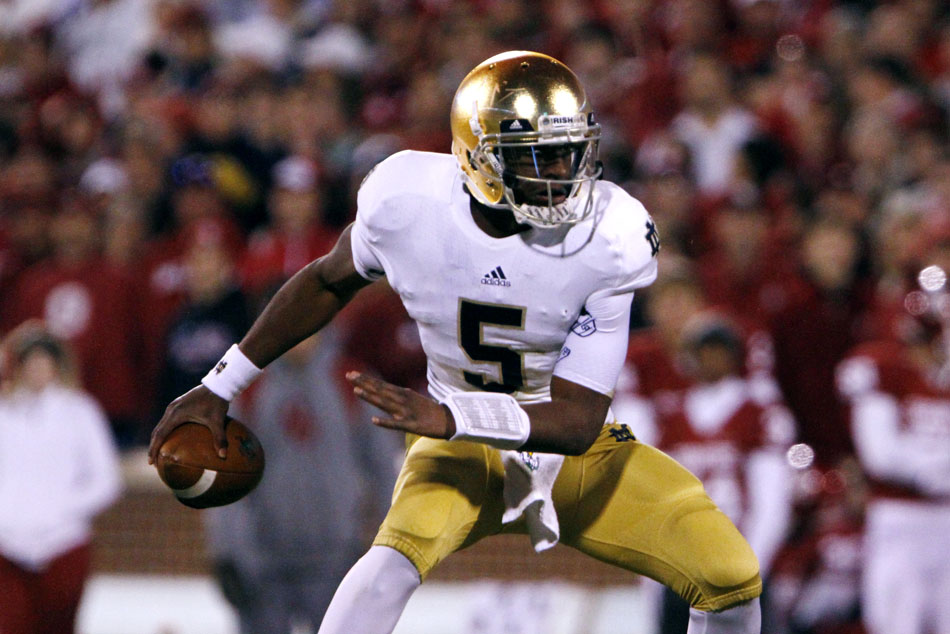 Notre Dame quarterback Everett Golson (5) scrambles out of the pocket during an NCAA college football game on Saturday, Oct. 27, 2012, in Norman, Okla. (James Brosher/South Bend Tribune)