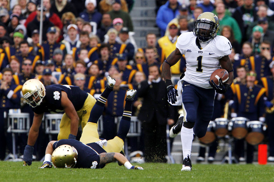On their first play from scrimmage, Pittsburgh running back Ray Graham (1) breaks away for a long rushing gain during an NCAA college football game on Saturday, Nov. 3, 2012, at Notre Dame. (James Brosher/South Bend Tribune)