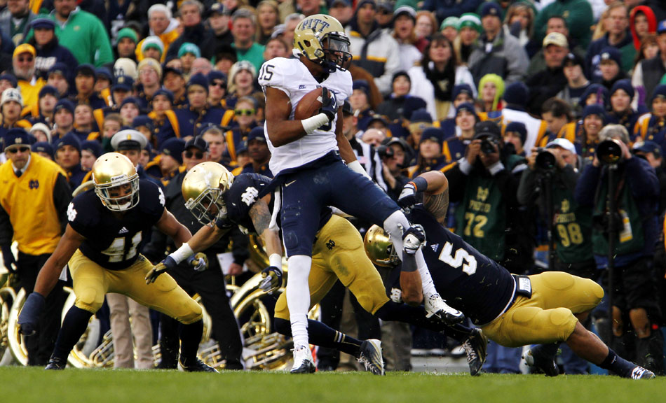 Notre Dame linebacker Manti Te'o (5) tackles Pittsburgh wide receiver Devin Street (15) during an NCAA college football game on Saturday, Nov. 3, 2012, at Notre Dame. (James Brosher/South Bend Tribune)