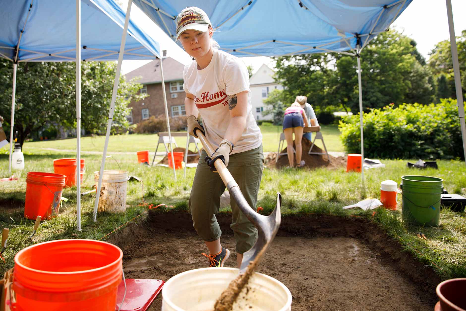 Indiana University sophomore Maclaren Guthrie digs during an archaeological project at Wylie House in Bloomington on Thursday, June 7, 2018. (James Brosher/IU Communications)